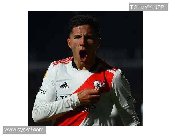 足球明星恩佐精彩瞬间挂图展示他的辉煌成就与球场魅力 足球明星恩佐精彩瞬间挂图展示他的辉煌成就与球场魅力