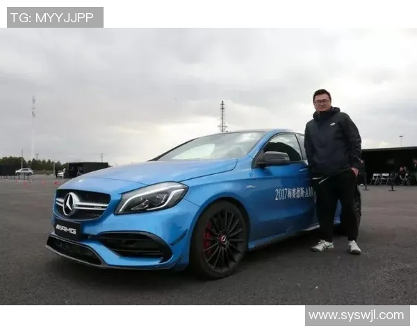 代言奔驰的足球明星背后的故事与荣耀之路揭秘